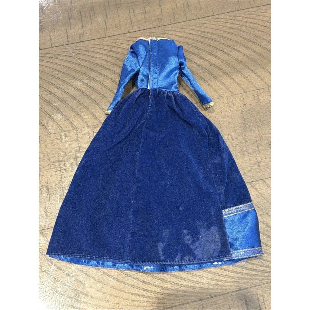 Jakks Pacific blue dress 1999 2000 Holiday Elegance Toys 'R US Exclusive